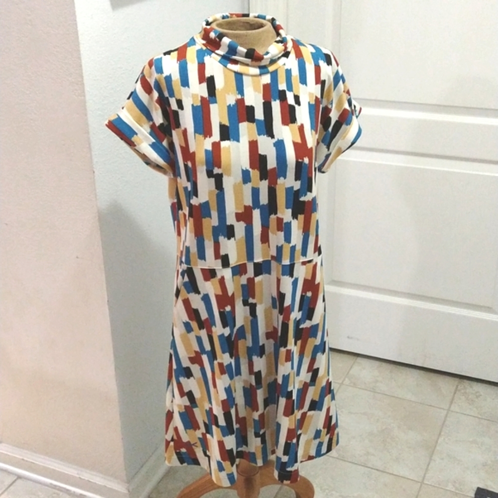 VK Sport Color-Block Dress - Picture 2 of 7